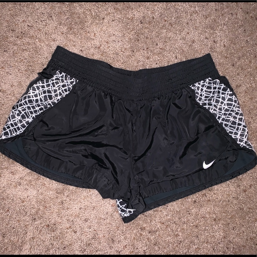 Women’s black Nike shorts Medium